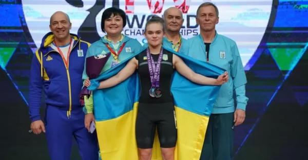 Самуляк завоевала для Украины первые за 8 лет медали на чемпионате мира по тяжелой атлетике - 