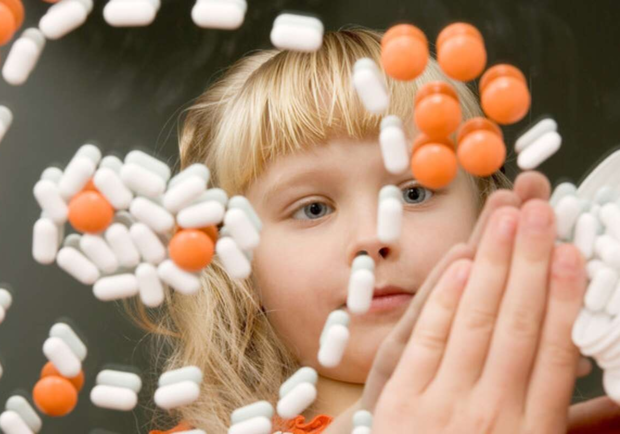 В Украине начнут штрафовать за продажу лекарств детям до 14 лет. 