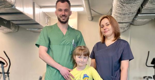 В Украине установили первый протез ребенку, потерявшему ногу в результате обстрела - Life