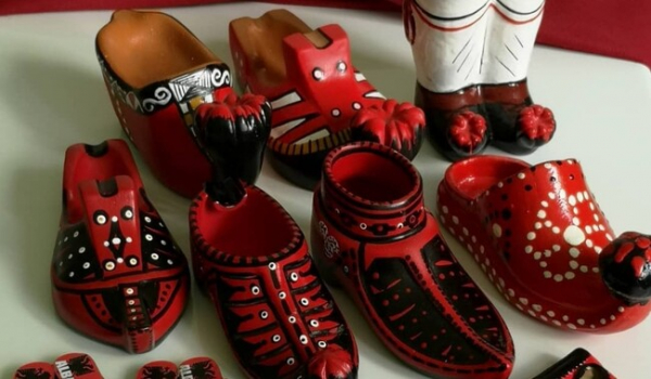 Жительница Виннитчины попала в Книгу рекордов Украины с уникальной коллекцией обуви из 75 стран мира - 
