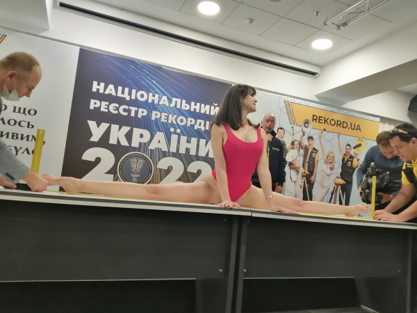 Обладательница рекордного шпагата: Такому длинноногому человеку, как я, в Украине одеться трудно - Life
