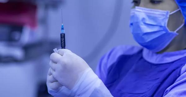 Moderna начала клинические испытания вакцины против штамма "Омикрон" - Коронавирус
