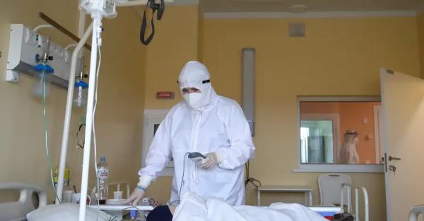 С сегодняшнего дня в Украине начнут отстранять от работы невакцинированны медиков и чиновников - Коронавирус