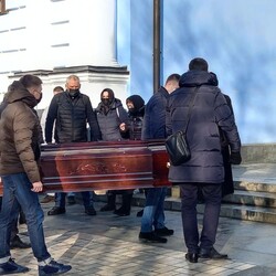 В Киеве прошло отпевание Тараса Познякова, убитого попутчиками в 2016 году - Life