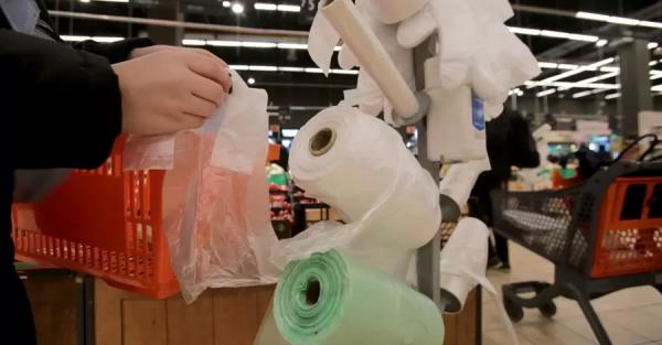 Эксперты о запрете пластиковых пакетов: производство бумаги и стекла еще вреднее для экологии - Life