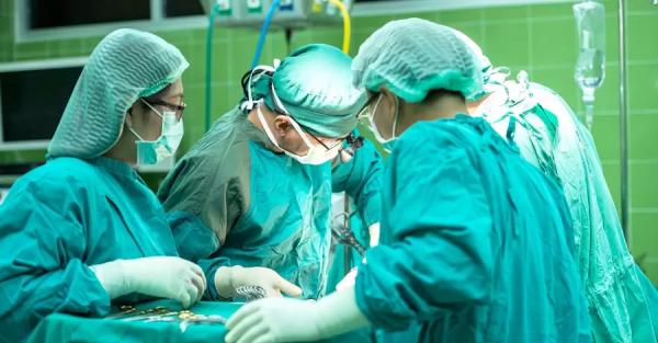  В Днепре врачи провели сложнейшую операцию девушке, пострадавшей в ДТП - Life