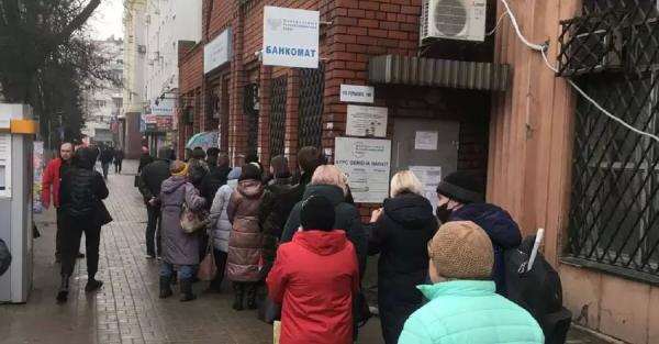 В Донецке прозвучали звуки сирены: у банкоматов и АЗС - очереди, люди начали выезжать своим ходом - Life