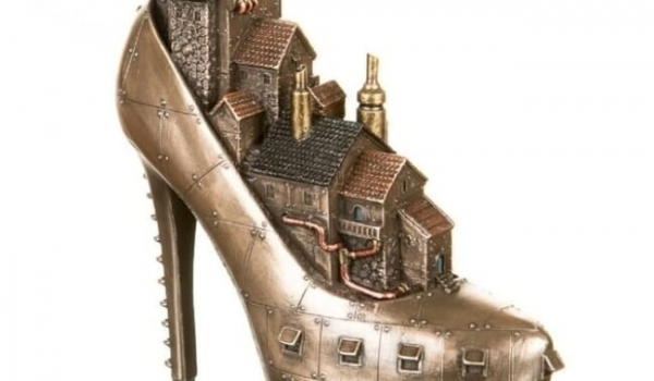 Коллекционерка обуви из Хмельника: Зять смеялся над моим хобби, а затем построил музей - Life