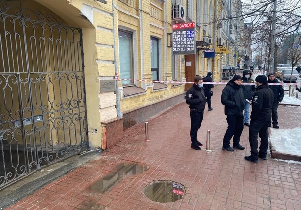 В центре Киева неизвестный устроил стрельбу и ранил ветерана АТО. 