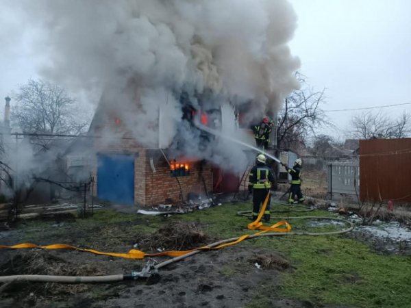 В Броварах на Киевщине при пожаре погибли два человека (фото, видео)