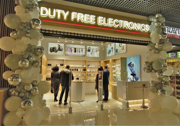 В аэропорту "Жуляны" появился первый в Украине безпошлинный магазин электронных товаров. 