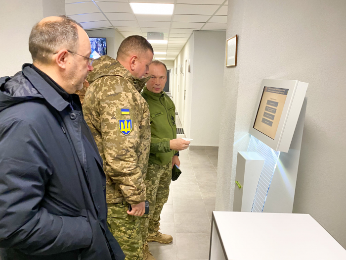 В Киеве в тестовом режиме заработал ЦНАП для военных.