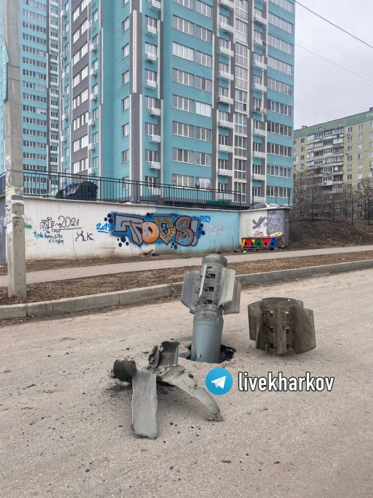 Россияне ударили по жилым кварталам Харькова из "Градов" — есть погибшие и искалеченные фото 1