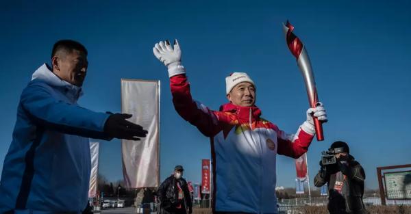В Пекине началась эстафета Олимпийского огня - 