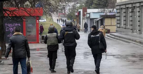 В украинских городах вводят комендантский час: в какое время нельзя выходить - Life