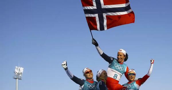 Вслед за первым золотом норвежцы берут и второе. Украина только тринадцатая в биатлонной эстафете  