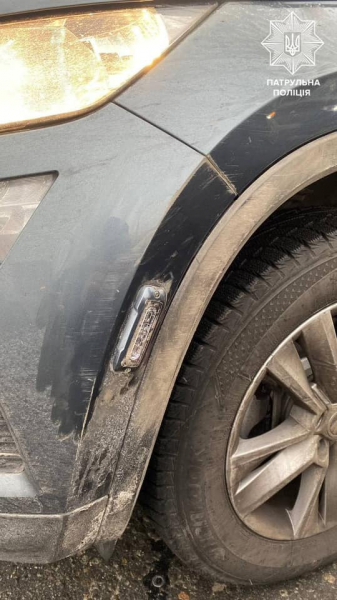 В Киеве женщина на Lexus повредила полицейский “фантом” (фото)