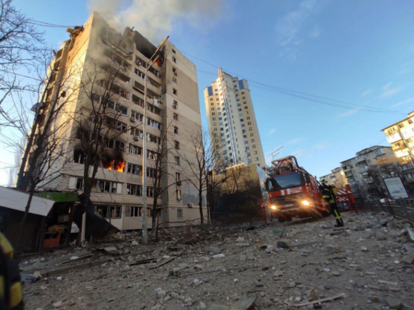 У Києві внаслідок обстрілу пошкоджено 12- поверховий будинок, є постраждалі