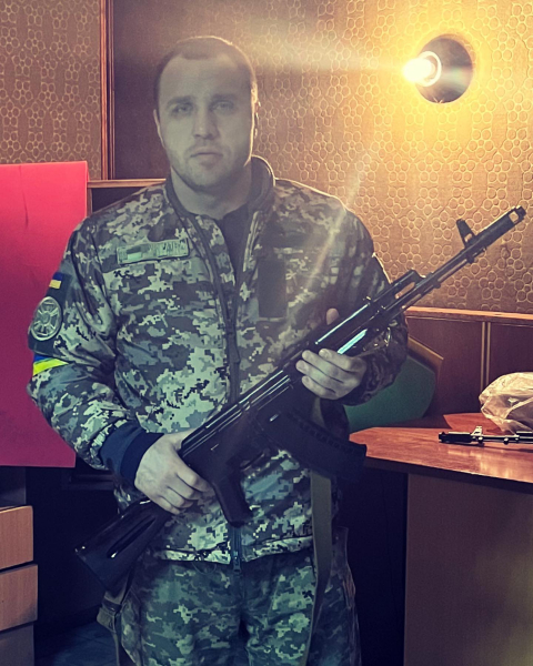 Василий Ломаченко по ночам патрулирует город, а Максим Бурсак готов уничтожать врага  