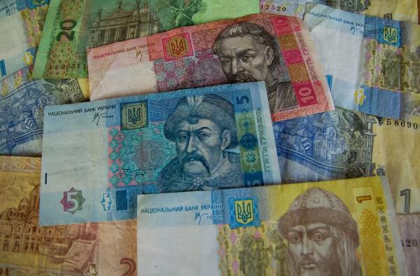 Кабмин разрешил украинцам тратить деньги из "пакета малыша" на любые товары - Экономика