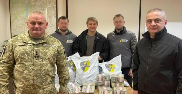 Крупнейшую в истории Украины взятку передали на поддержку ВСУ - Life