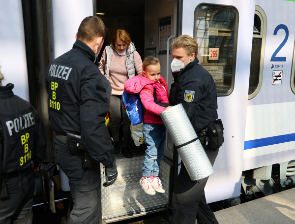 Украинцы в Германии: страна оказалась не готова к приему такого количества беженцев - Life