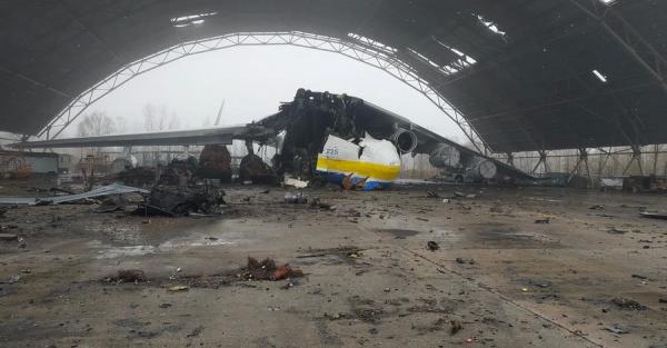 Командир "Мрії" впервые увидел сожженный россиянами самолет: Ну что, привет - Life