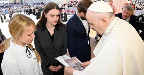 Папа Франциск встретился с женами защитников "Азовстали" - Life