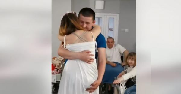 Медсестра из Лисичанска, потерявшая обе ноги, вышла замуж во Львове  - Life