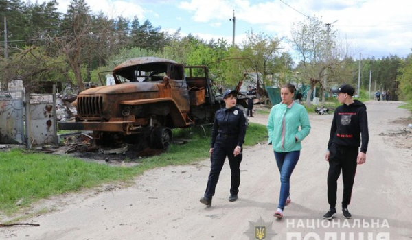 Полицейские Черниговщины вернули домой подростка, которого российские военные вывезли в Беларусь - Life
