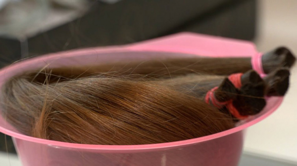 9-летняя Кира из Чернигова обрезала волосы ради помощи ВСУ - Life