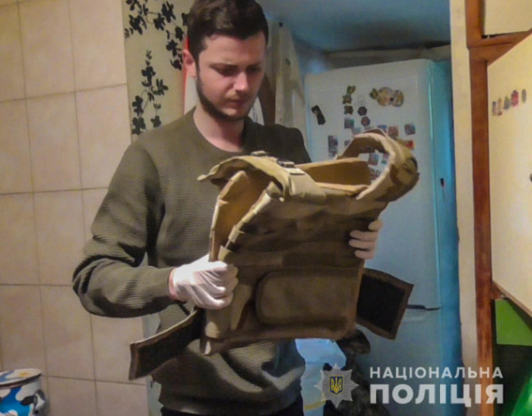 У Києві затримали чоловіка, котрий обікрав автівку військової (відео)