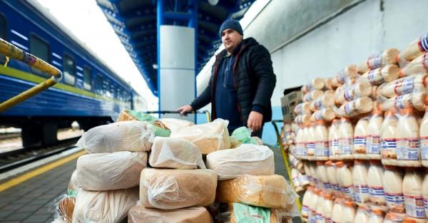 Укрзализныця в течение марта и апреля перевезла около 10 тысяч тонн гуманитарной помощи - Экономика