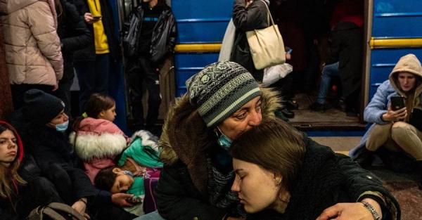 Беженцы смогут получать соцвыплаты прямо на вокзалах   - Life
