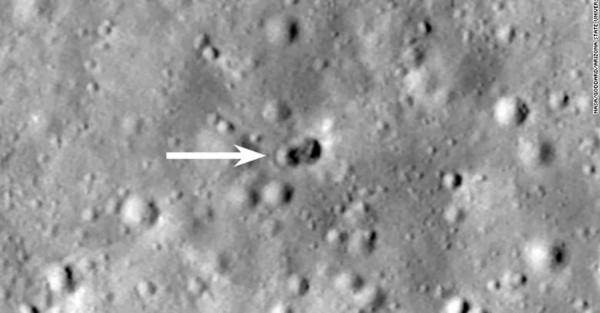 На Луне после удара ракетой появился двойной кратер - Life