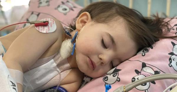 Во Львове американский кардиохирург за неделю провел пять сложных операций детям - Life