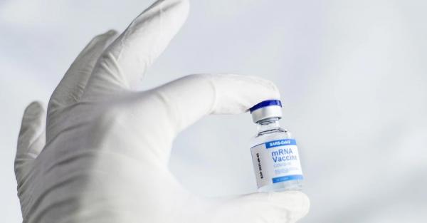 США отправили Украине 500 тысяч доз вакцины от коронавируса - Коронавирус