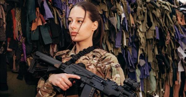 Доброволец, которую сравнили с Джоли: Я не снайпер и не Лара Крофт - Life