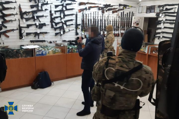 
На Київщині високопосадовці МВС незаконно роздали понад 700 дозволів на зброю. ФОТО, ВІДЕО	
