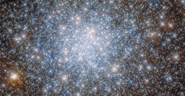 Hubble показал звездное скопление в созвездии Стрельца - Life