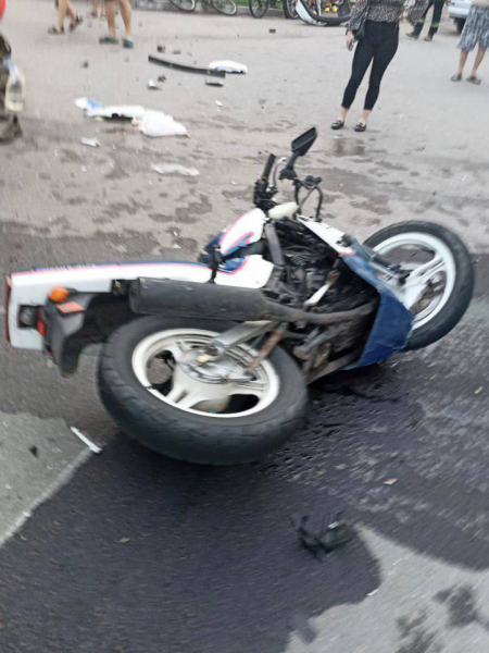 
У ДТП в Требухові постраждали два хлопці, які їхали на мотоциклі. ФОТО, ВІДЕО	