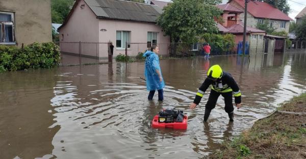 Улицы Ужгорода затопило из-за дождей - Life