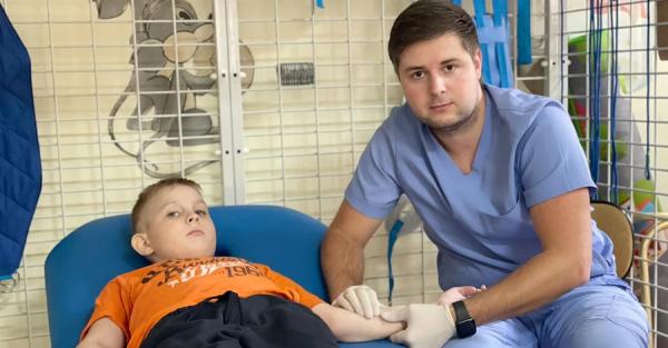 Львовские медики спасли 11-летнего харьковчанина, который попал под кассетный обстрел - Life