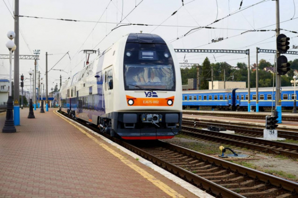 “Укрзалізниця” додала зупинки поїздам “Інтерсіті+” з Києва до Славсько та Луцька