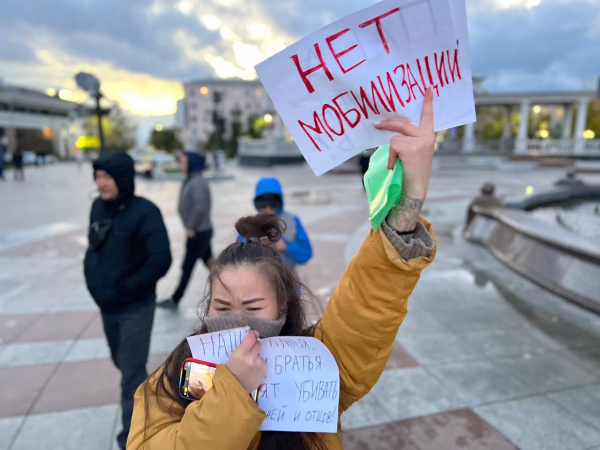Политэмигрант Анастасия Буракова: Вылет из Москвы в Казахстан стоит уже 2000 долларов при цене в 250  - Life