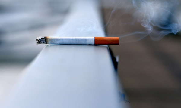 В Україні запустили сервіс для скарг на тютюновий дим в громадських місцях