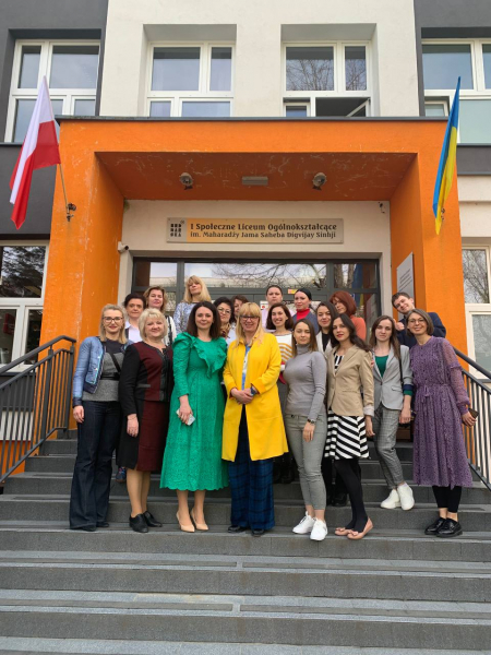 "Первая украинская школа" в Польше: кого принимают, чему учат и к чему готовят - Life
