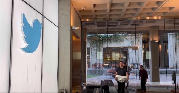 Видео дня: Илон Маск вошел в штаб-квартиру Twitter с раковиной в руках - Life