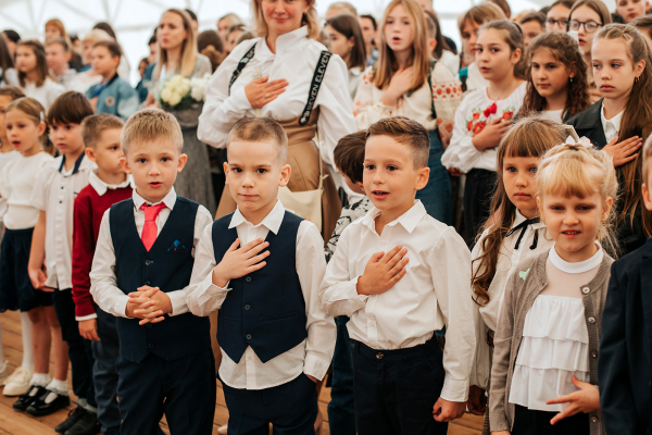"Первая украинская школа" в Польше: кого принимают, чему учат и к чему готовят - Life