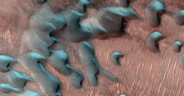 NASA показало фото снежной зимы на Марсе - Life